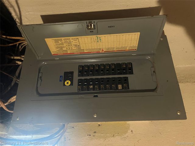 30614 Ann Arbor Trail, Westland, MI 48185