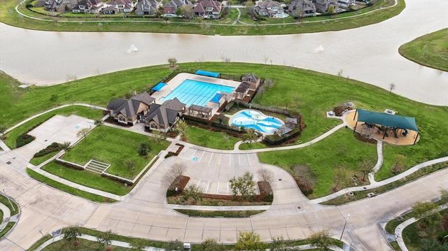 2401 Lake Shadows Lane, Friendswood, TX 77546