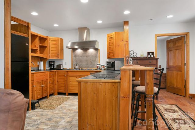 370 Moons Rest Lane, Brevard, NC 28712