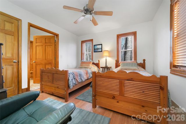 370 Moons Rest Lane, Brevard, NC 28712