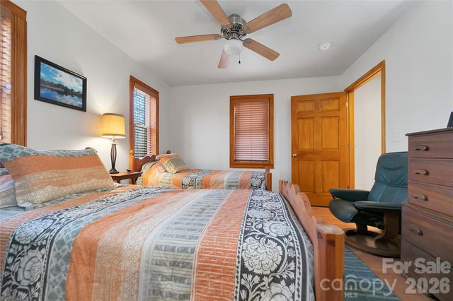 370 Moons Rest Lane, Brevard, NC 28712