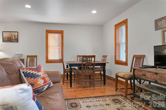 370 Moons Rest Lane, Brevard, NC 28712