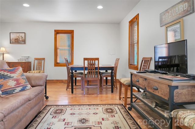 370 Moons Rest Lane, Brevard, NC 28712