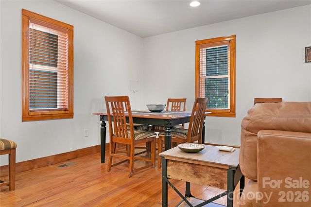 370 Moons Rest Lane, Brevard, NC 28712