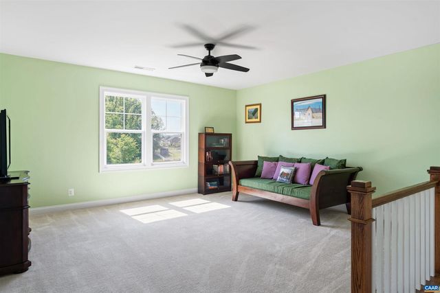 322 CLAIBOURNE RD, Crozet, VA 22932