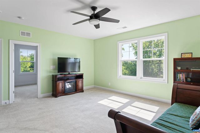 322 CLAIBOURNE RD, Crozet, VA 22932