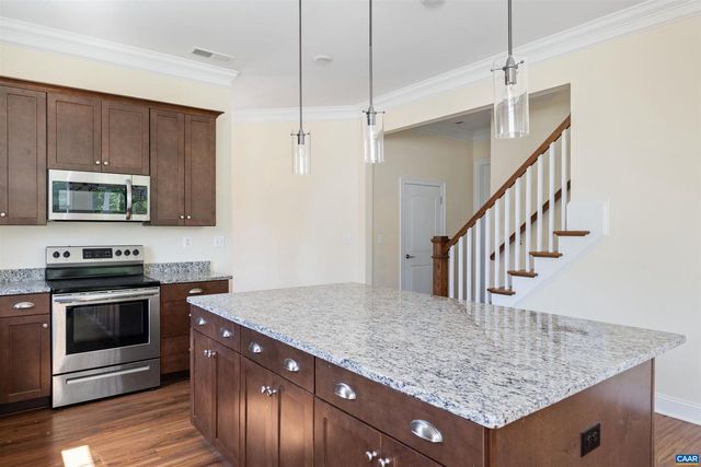 322 CLAIBOURNE RD, Crozet, VA 22932