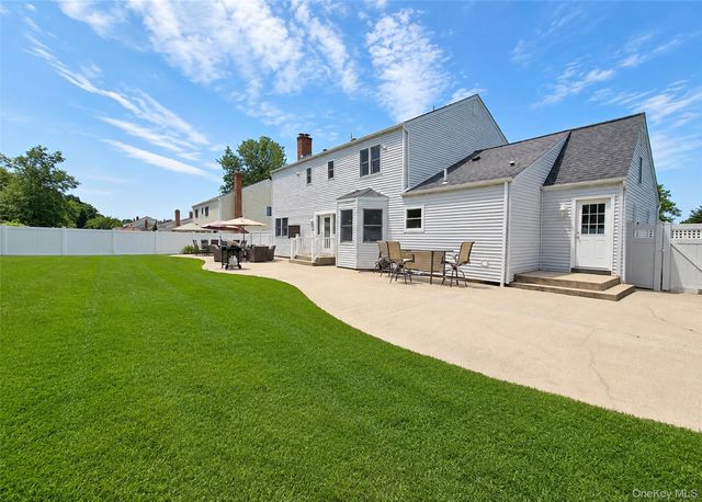73 Springmeadow Drive, Holbrook, NY 11741