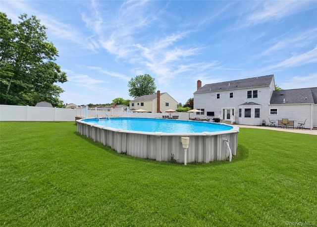 73 Springmeadow Drive, Holbrook, NY 11741