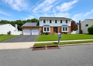73 Springmeadow Drive, Holbrook, NY 11741