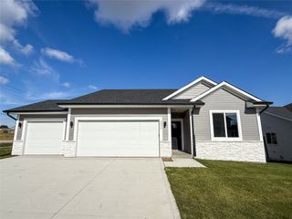 5604 Leyden Avenue, Des Moines, IA 50317