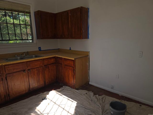 3715 W 12th Street, Little Rock, AR 72204