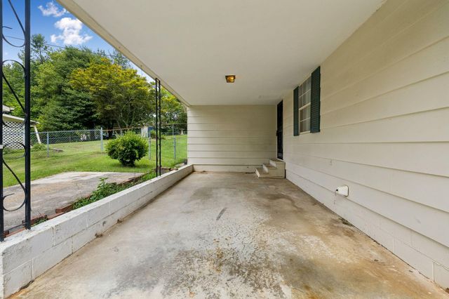 521 E Sunset Drive, Athens, TN 37303