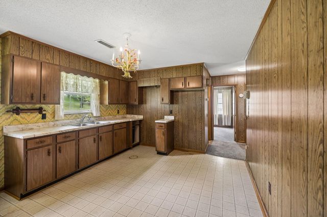521 E Sunset Drive, Athens, TN 37303