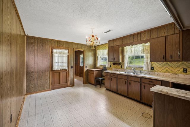 521 E Sunset Drive, Athens, TN 37303