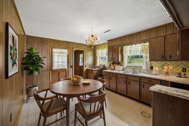 521 E Sunset Drive, Athens, TN 37303