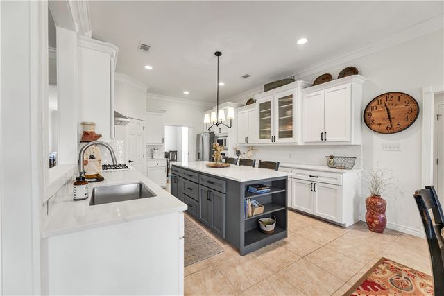 703 Kingsmill Court, College Station, TX 77845