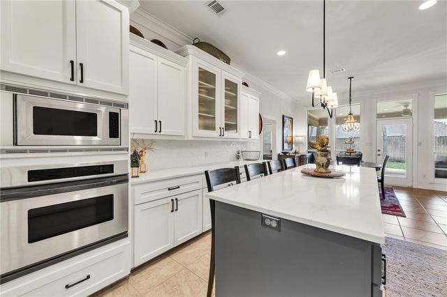 703 Kingsmill Court, College Station, TX 77845