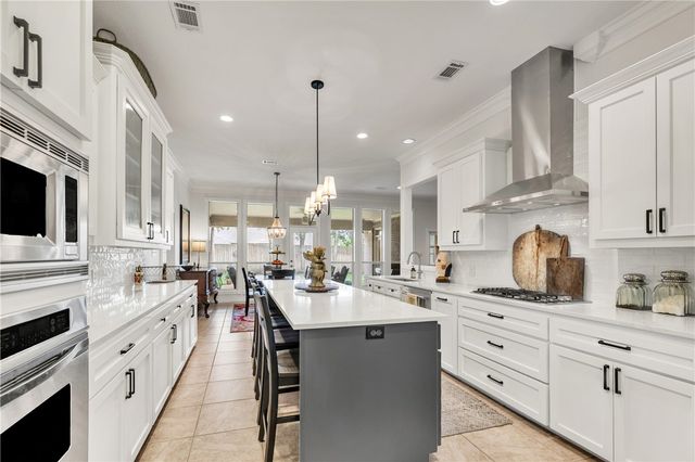 703 Kingsmill Court, College Station, TX 77845
