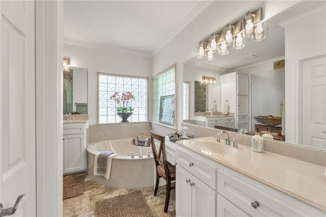 703 Kingsmill Court, College Station, TX 77845