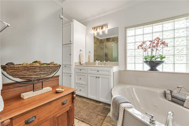 703 Kingsmill Court, College Station, TX 77845