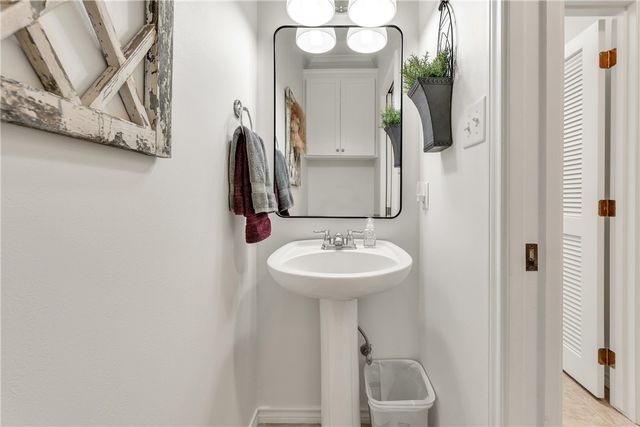 703 Kingsmill Court, College Station, TX 77845