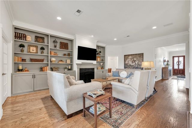 703 Kingsmill Court, College Station, TX 77845
