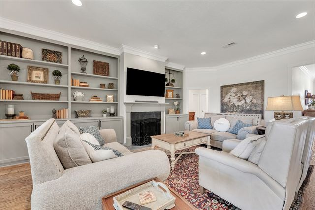 703 Kingsmill Court, College Station, TX 77845