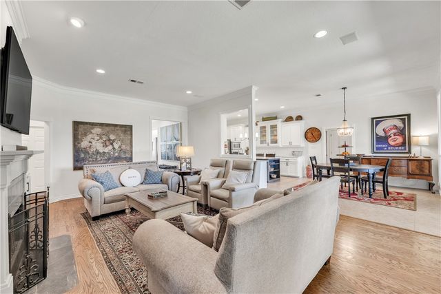 703 Kingsmill Court, College Station, TX 77845