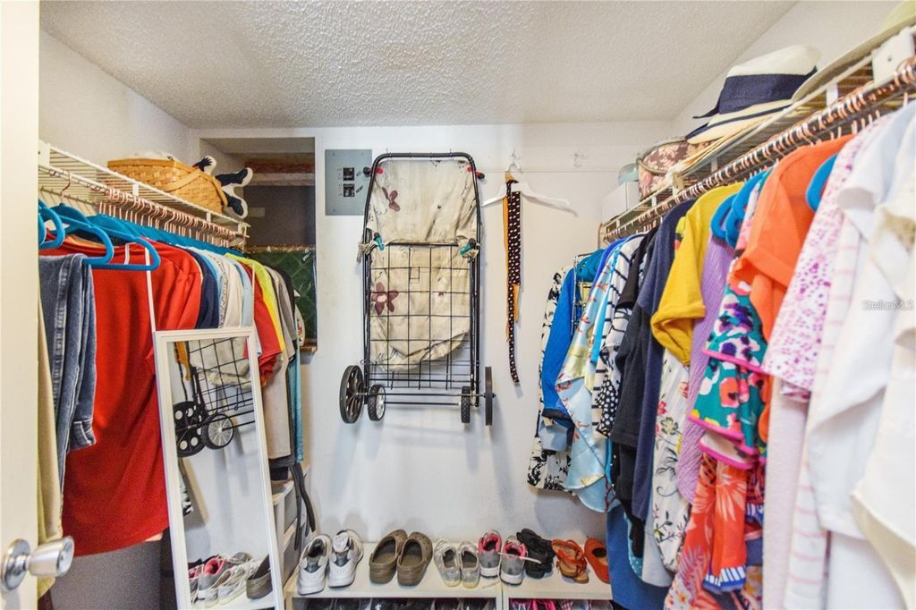 Image 27 of property listing at 3617 LAKE BAYSHORE DRIVE J-401, Bradenton, FL 34205