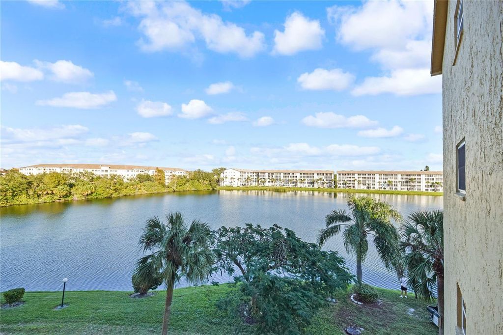 Image 28 of property listing at 3617 LAKE BAYSHORE DRIVE J-401, Bradenton, FL 34205