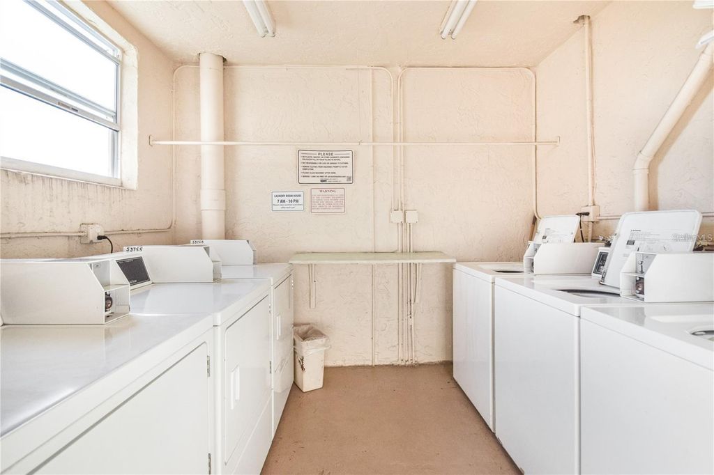 Image 30 of property listing at 3617 LAKE BAYSHORE DRIVE J-401, Bradenton, FL 34205