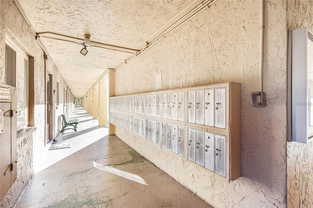 Image 31 of property listing at 3617 LAKE BAYSHORE DRIVE J-401, Bradenton, FL 34205