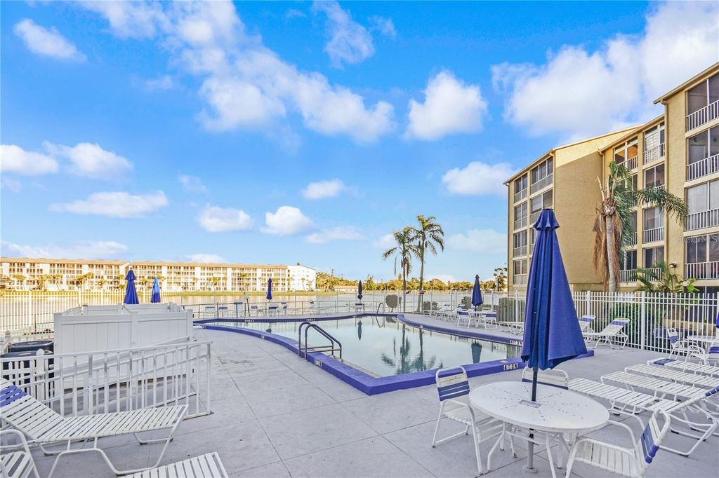 Image 32 of property listing at 3617 LAKE BAYSHORE DRIVE J-401, Bradenton, FL 34205