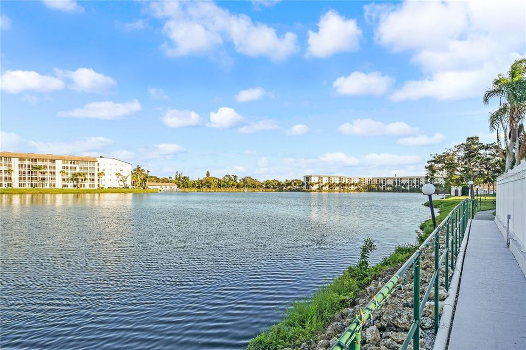 Image 36 of property listing at 3617 LAKE BAYSHORE DRIVE J-401, Bradenton, FL 34205