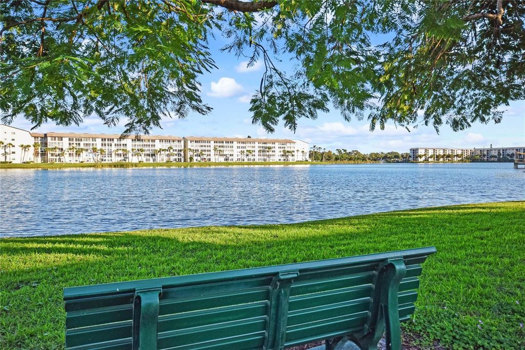 Image 40 of property listing at 3617 LAKE BAYSHORE DRIVE J-401, Bradenton, FL 34205
