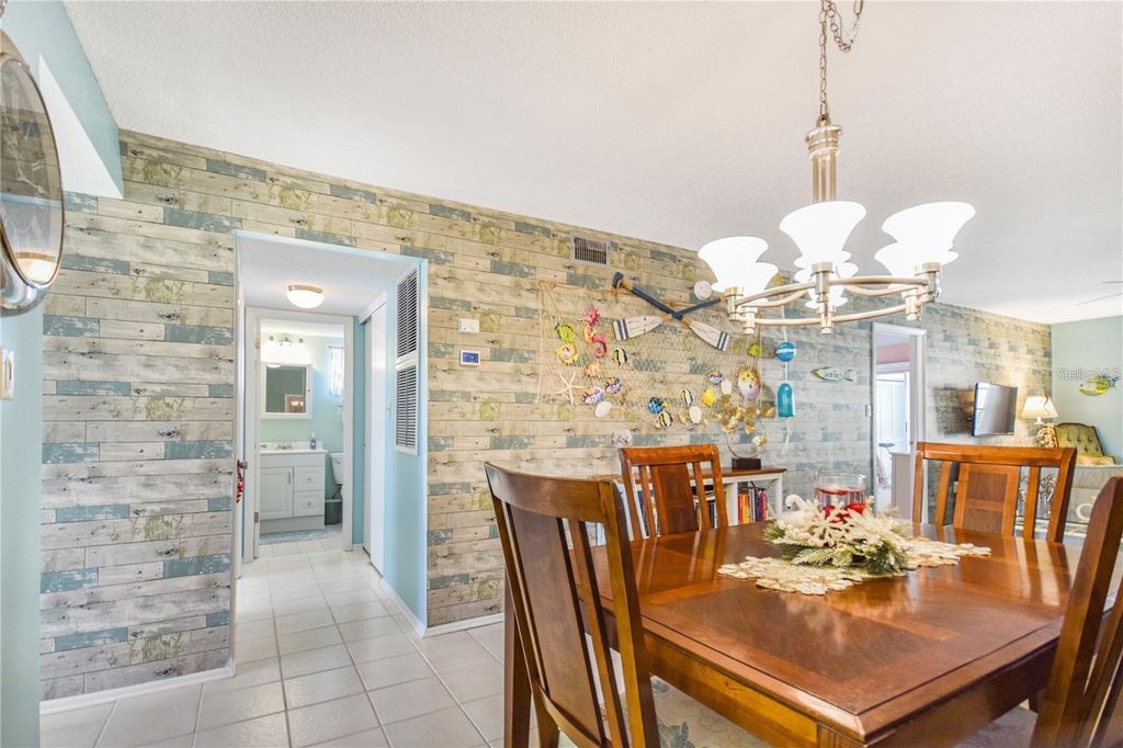 Image 5 of property listing at 3617 LAKE BAYSHORE DRIVE J-401, Bradenton, FL 34205