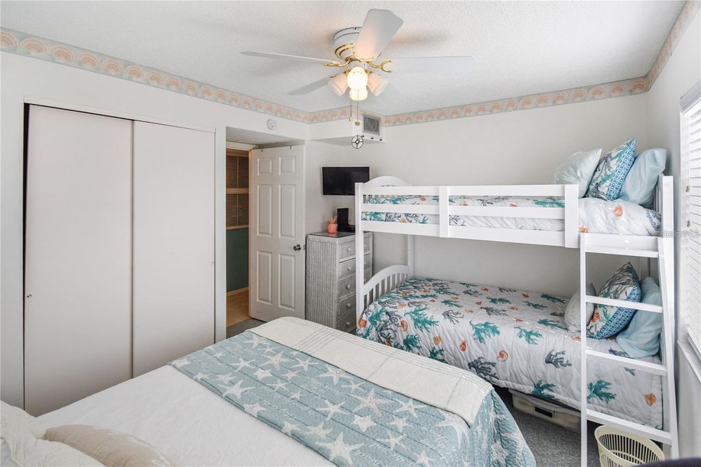 Image 7 of property listing at 3617 LAKE BAYSHORE DRIVE J-401, Bradenton, FL 34205