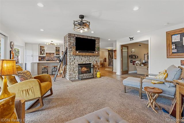 3860 E Commerce Road, Commerce Twp, MI 48382
