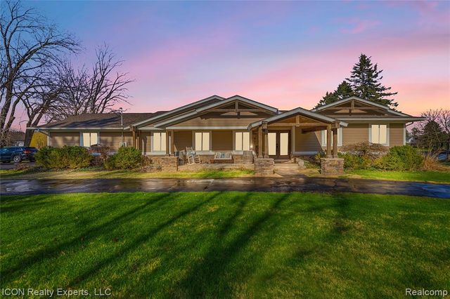 3860 E Commerce Road, Commerce Twp, MI 48382