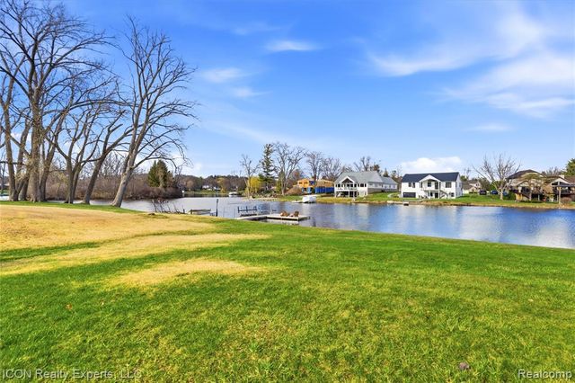 3860 E Commerce Road, Commerce Twp, MI 48382