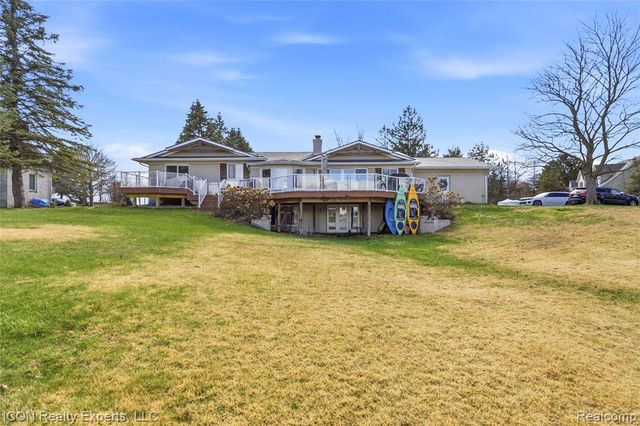 3860 E Commerce Road, Commerce Twp, MI 48382