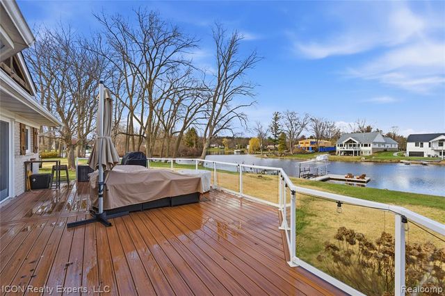 3860 E Commerce Road, Commerce Twp, MI 48382