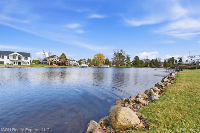 3860 E Commerce Road, Commerce Twp, MI 48382