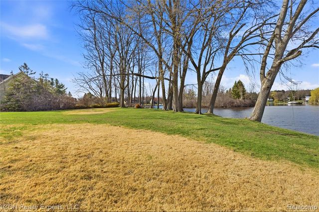 3860 E Commerce Road, Commerce Twp, MI 48382