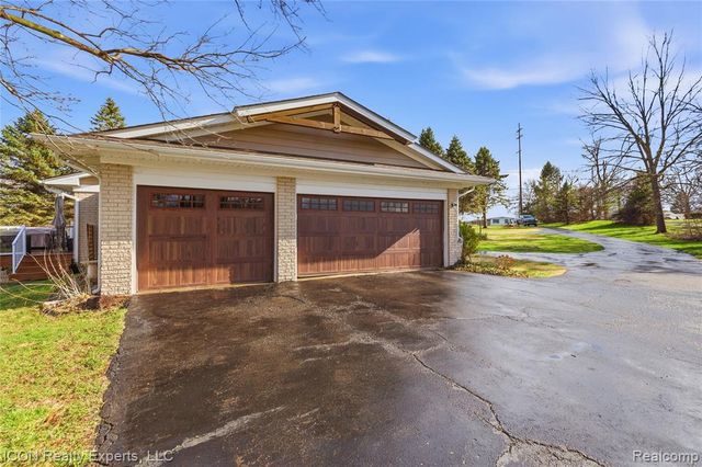 3860 E Commerce Road, Commerce Twp, MI 48382