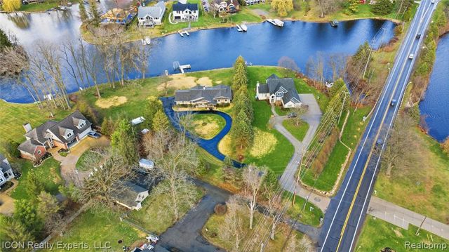 3860 E Commerce Road, Commerce Twp, MI 48382