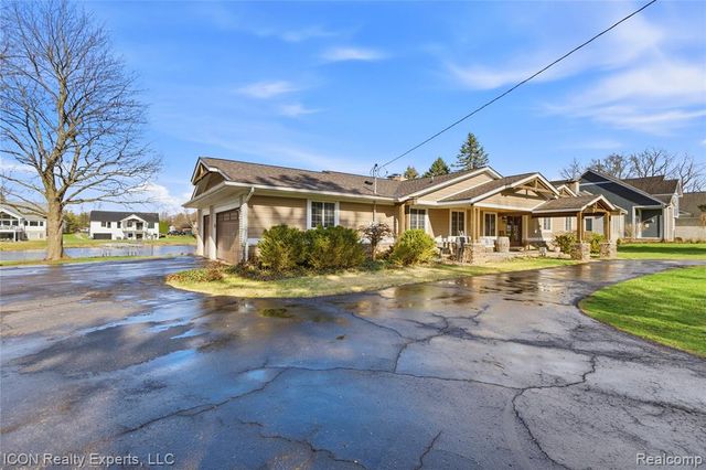 3860 E Commerce Road, Commerce Twp, MI 48382