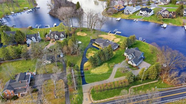 3860 E Commerce Road, Commerce Twp, MI 48382