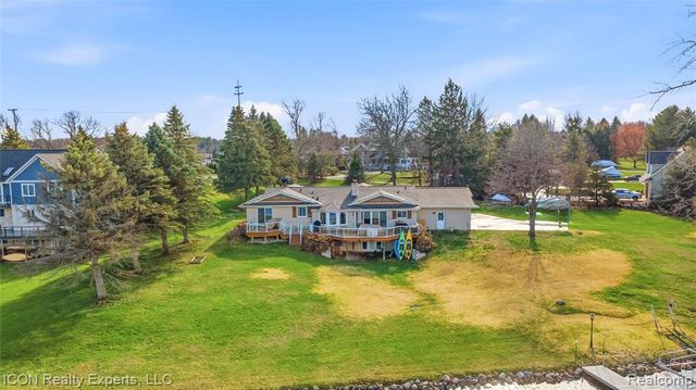3860 E Commerce Road, Commerce Twp, MI 48382